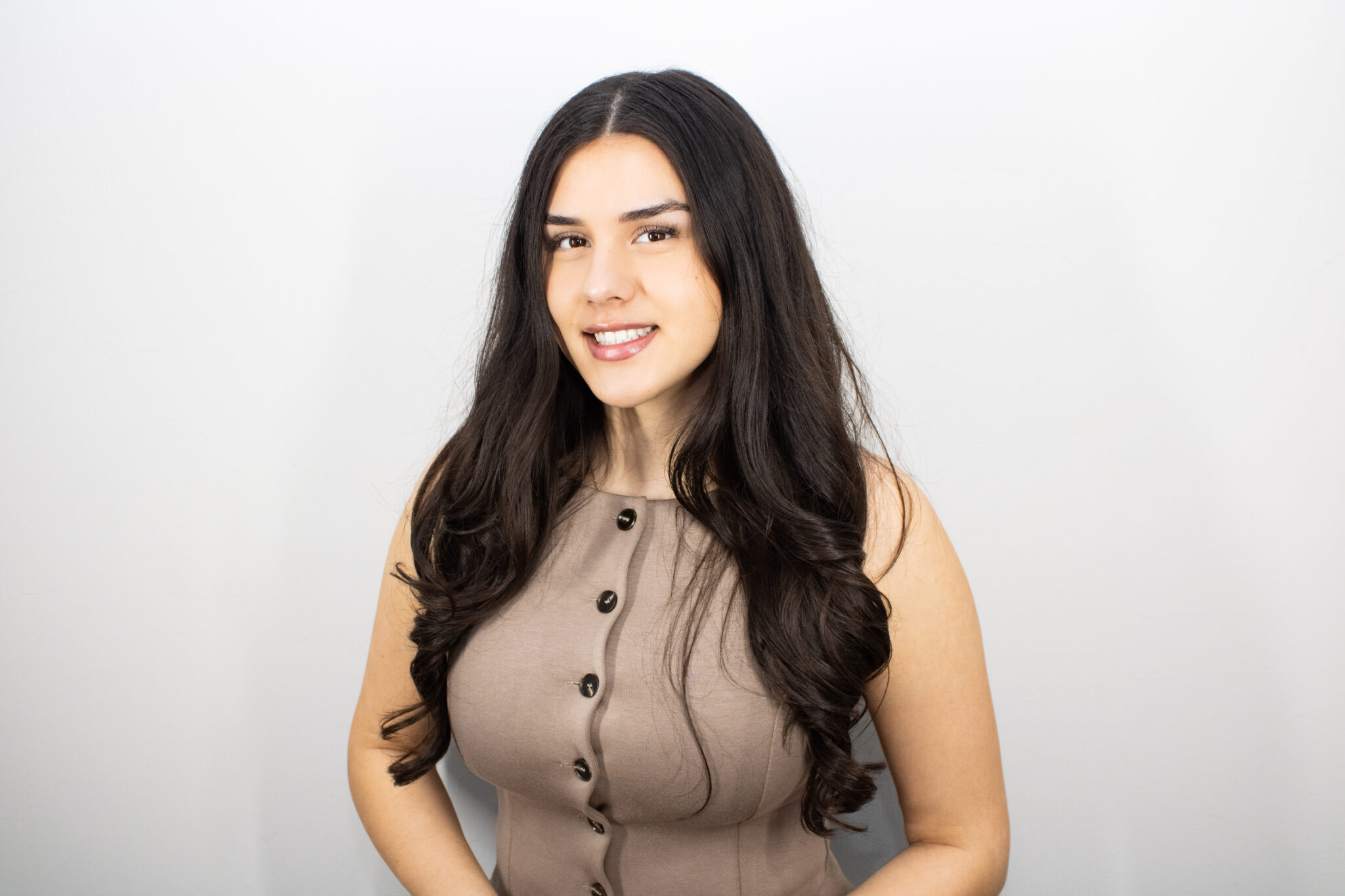 Nataly, representante de la sucursal en español de nuestra agencia de seguros de salud